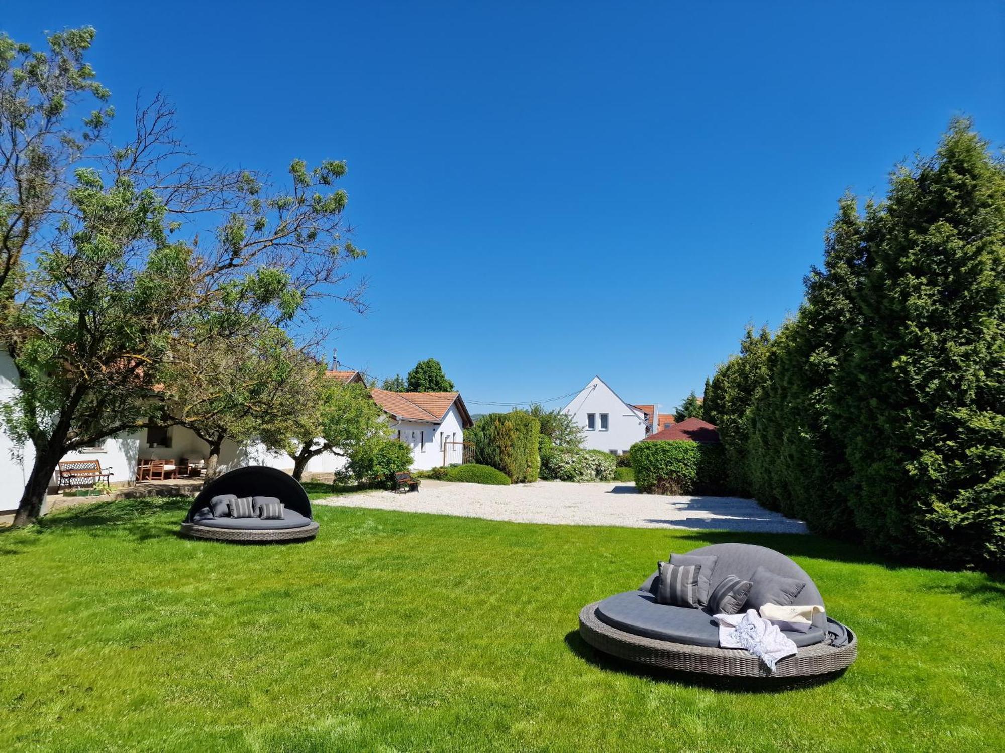 The Secret Garden - Keszthely Bed and Breakfast Εξωτερικό φωτογραφία