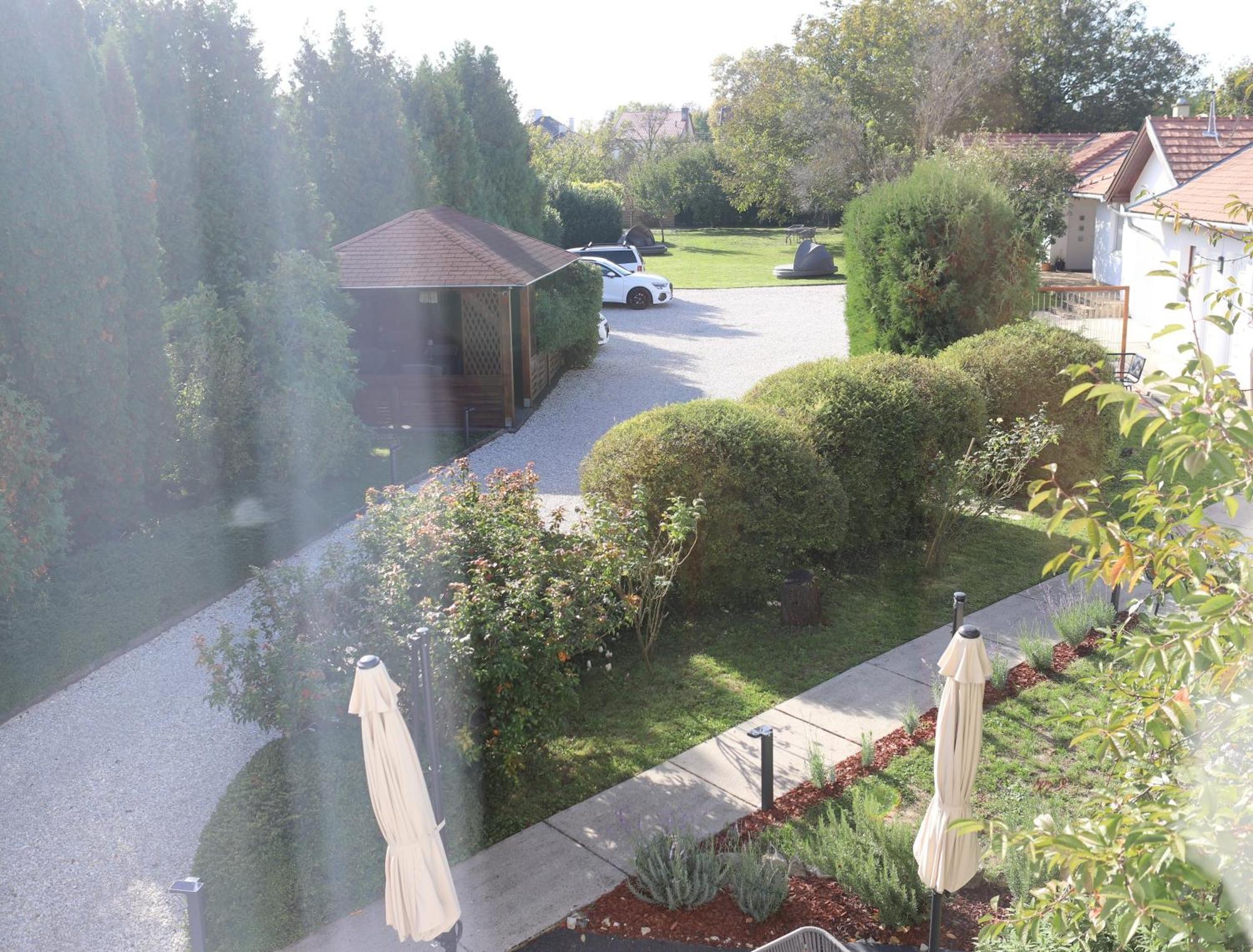 The Secret Garden - Keszthely Bed and Breakfast Εξωτερικό φωτογραφία
